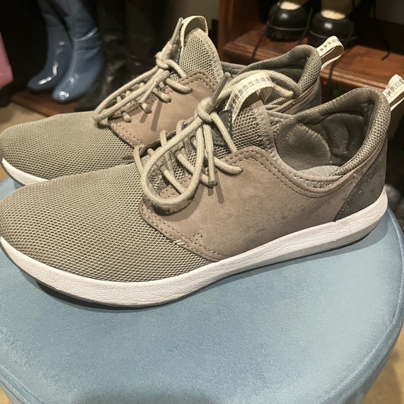 Reef tennis shoes - Picture 2 of 4